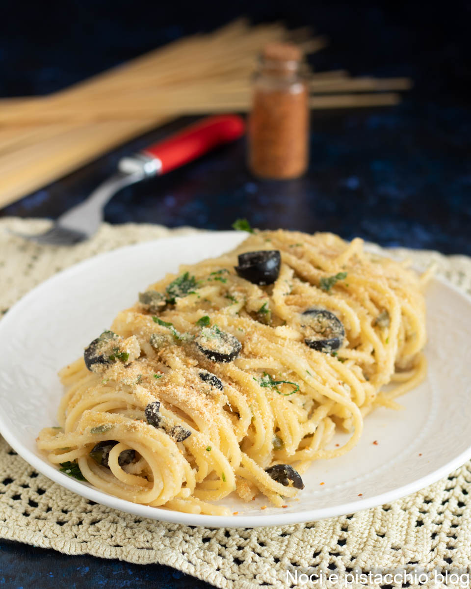 spaghetti al pangrattato e olive 
