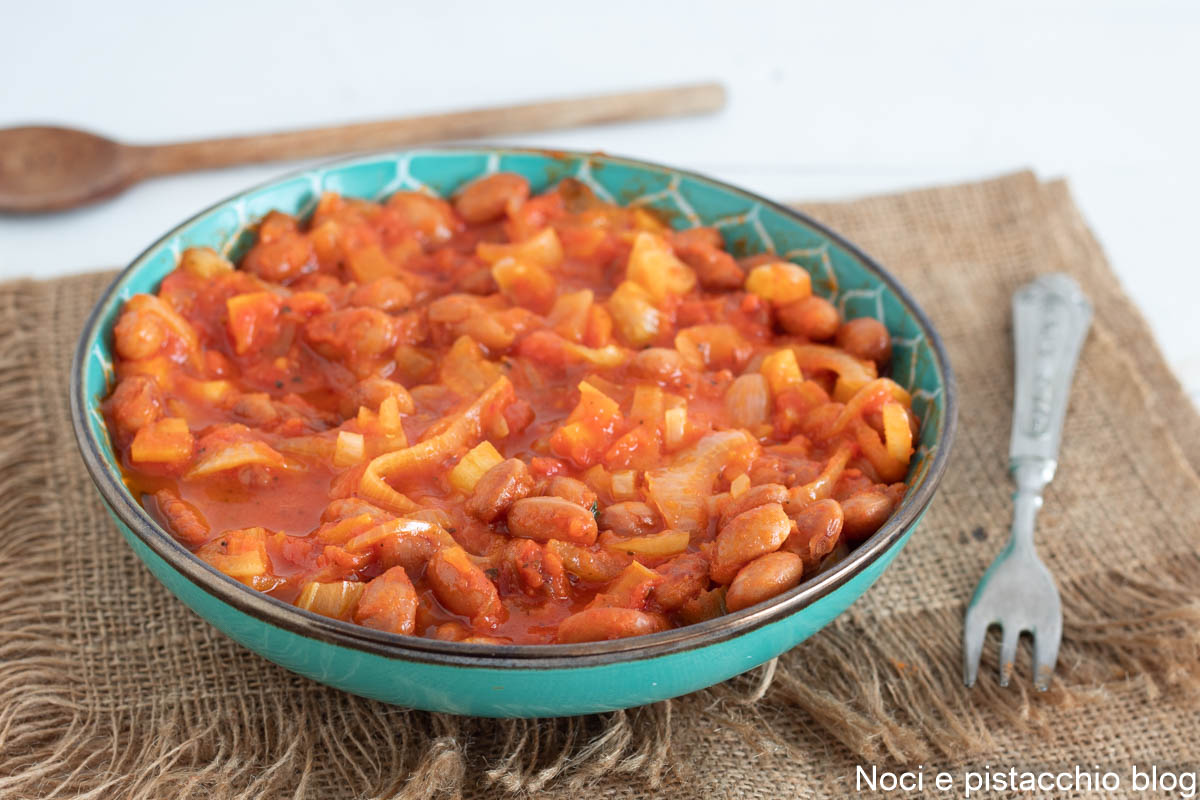 Fagioli al sugo con cipolle Ricetta fagioli borlotti al sugo