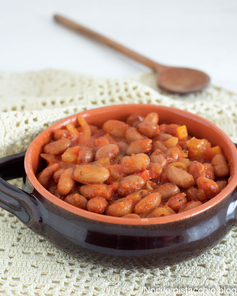 fagioli al sugo di pomodoro 