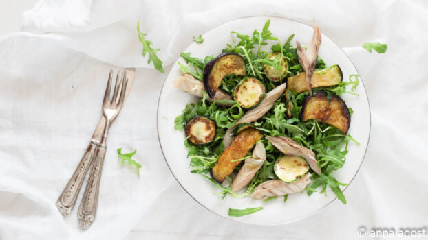 insalata rucola sgombro e verdure grigliate