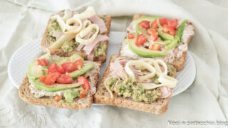 crostini con avocado senza cottura