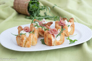 Cestini con crema di gorgonzola e speck