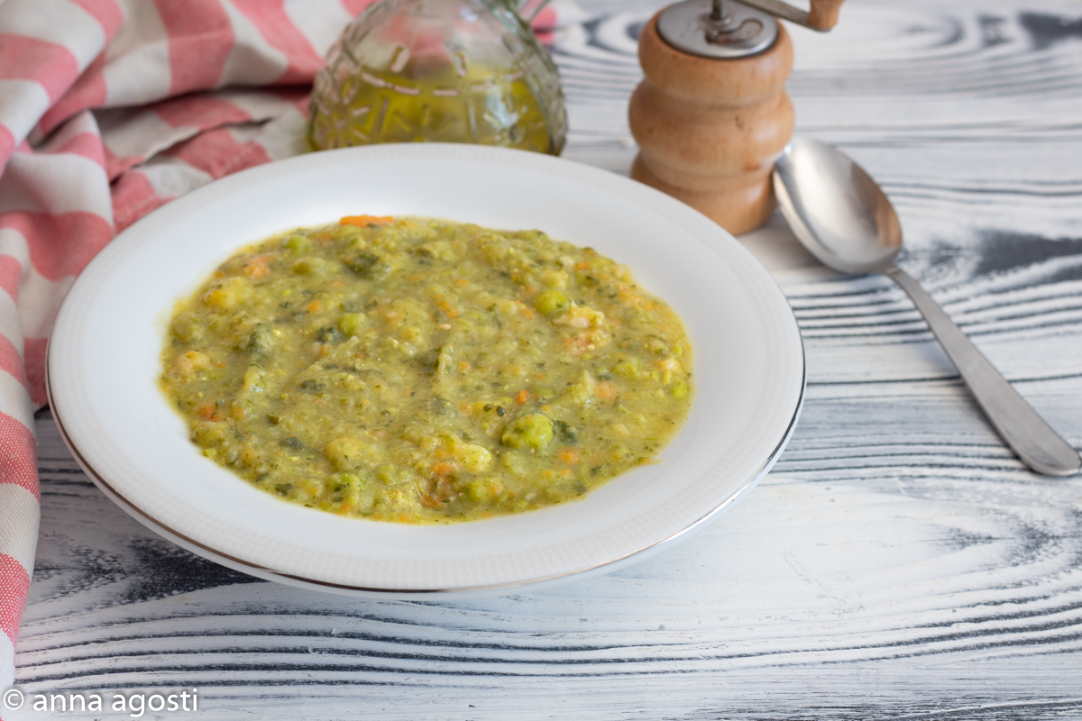 Minestrone alla genovese Minestrone genovese con pesto