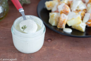 Salsa allo yogurt per insalate carne e pesce