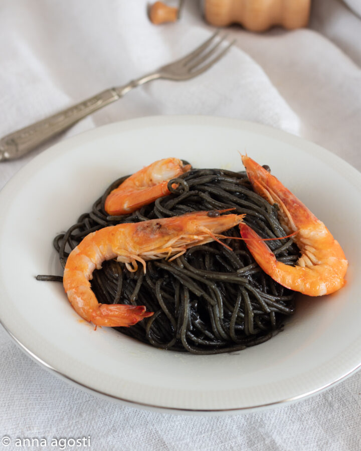 Spaghetti al nero di seppia e mazzancolle