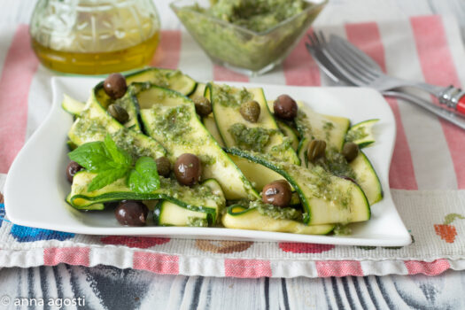 zucchine marinate al pesto