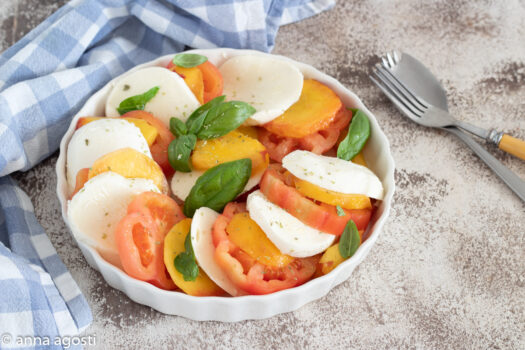 Insalata Caprese con Pesche