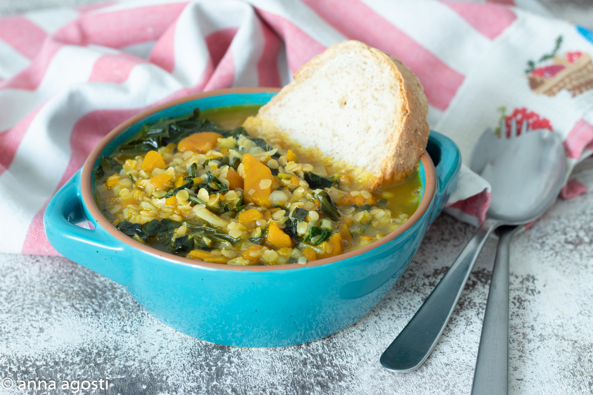 Zuppa di lenticchie zucca e cavolo nero