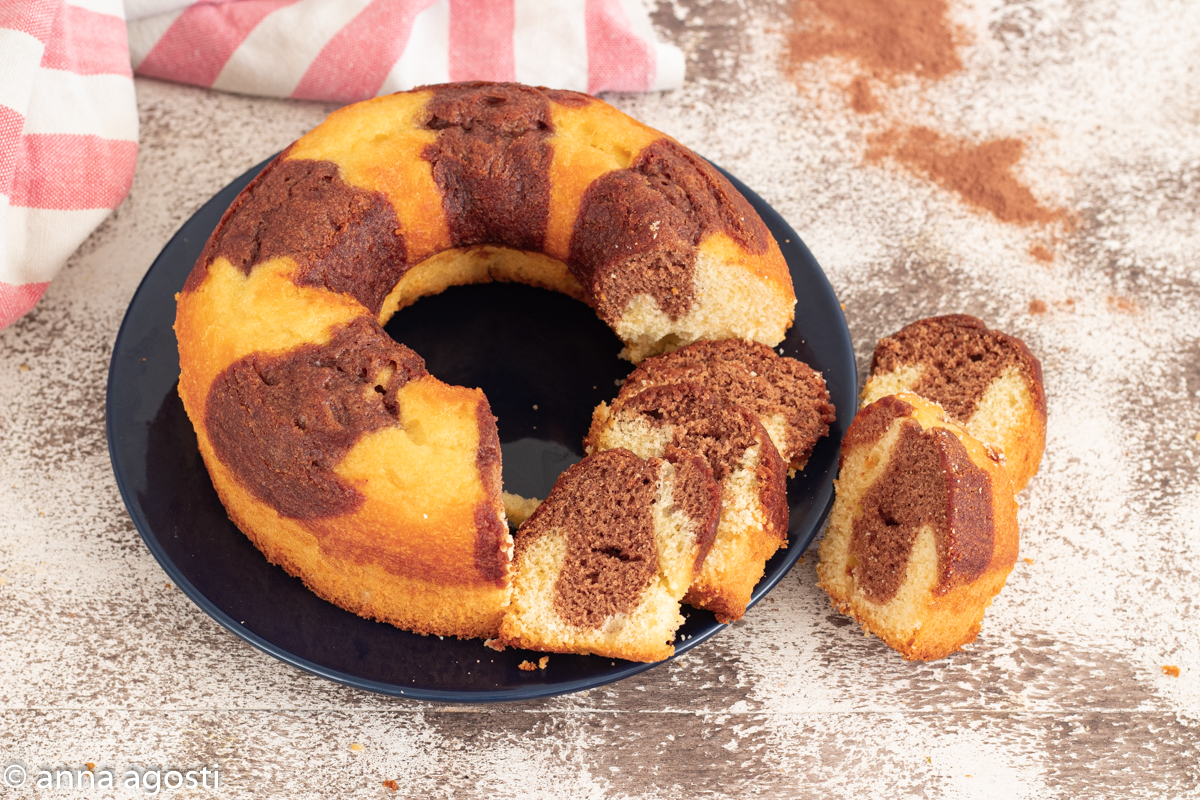 Ciambellone vaniglia e cacao