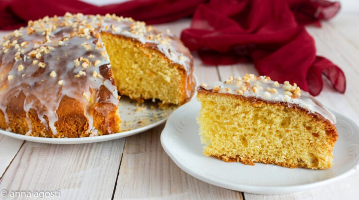 Torta glassata alla frutta secca