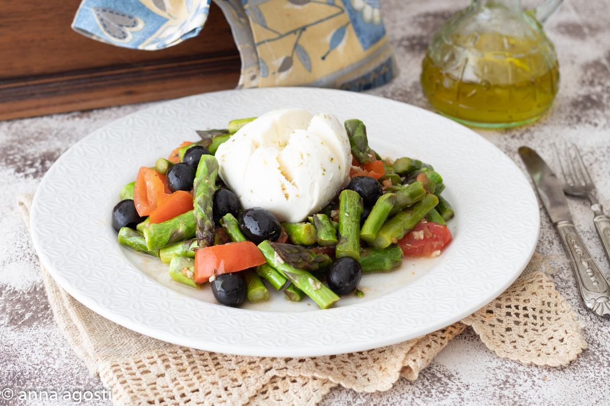Insalatona Tiepida di Asparagi e Cuore di Bufala