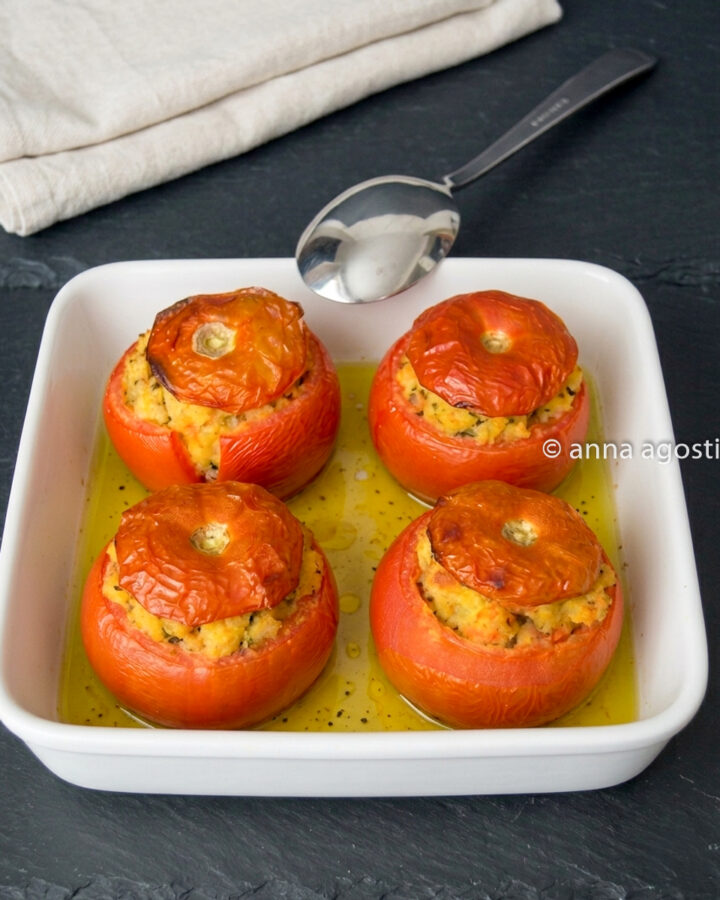 Pomodori ripieni al forno con panzanella