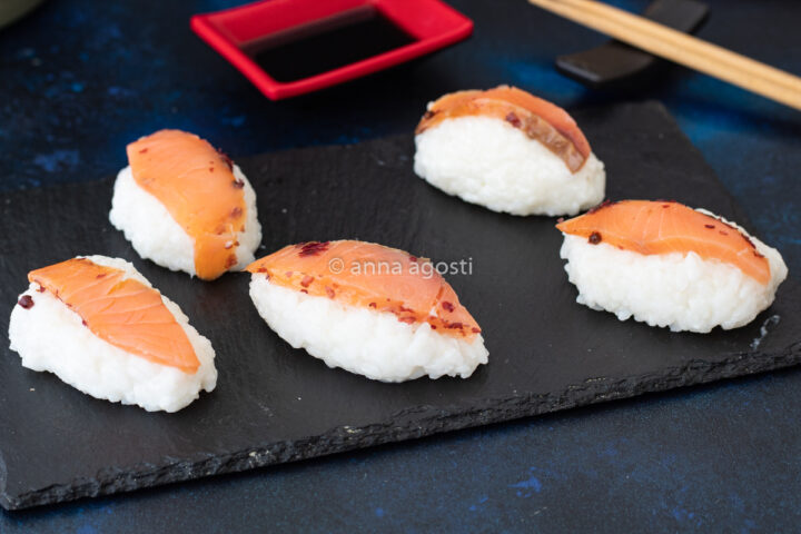 Nigiri di salmone fatto in casa
