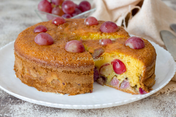 Torta all'Uva Soffice e Leggera