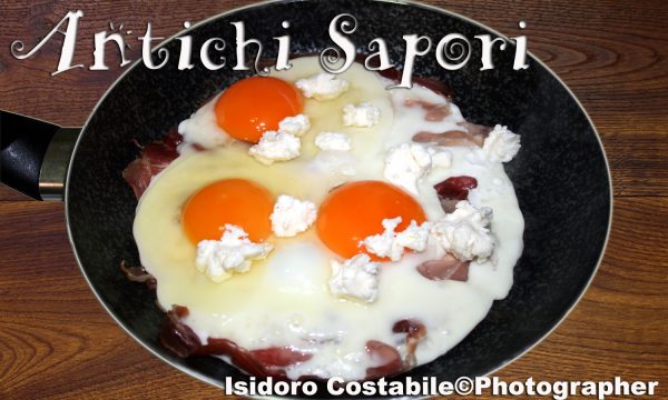 Speck, uova e ricotta fresca salata
