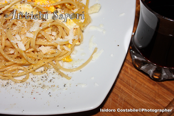 Tradizione napoletana. Spaghetti alla puveriello.