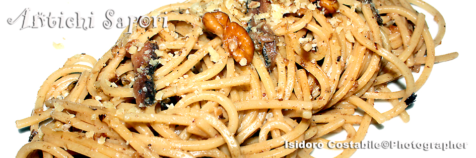 Spaghetti con le noci alla napoletana.