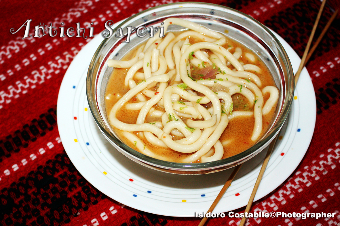 Noodles con latte di cocco e lime.