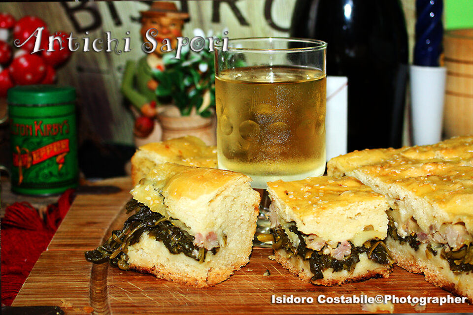 Pizza chiena con friarielli, salsiccia e fior di latte.