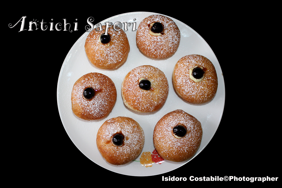 I miei bomboloni alla crema Inglese.