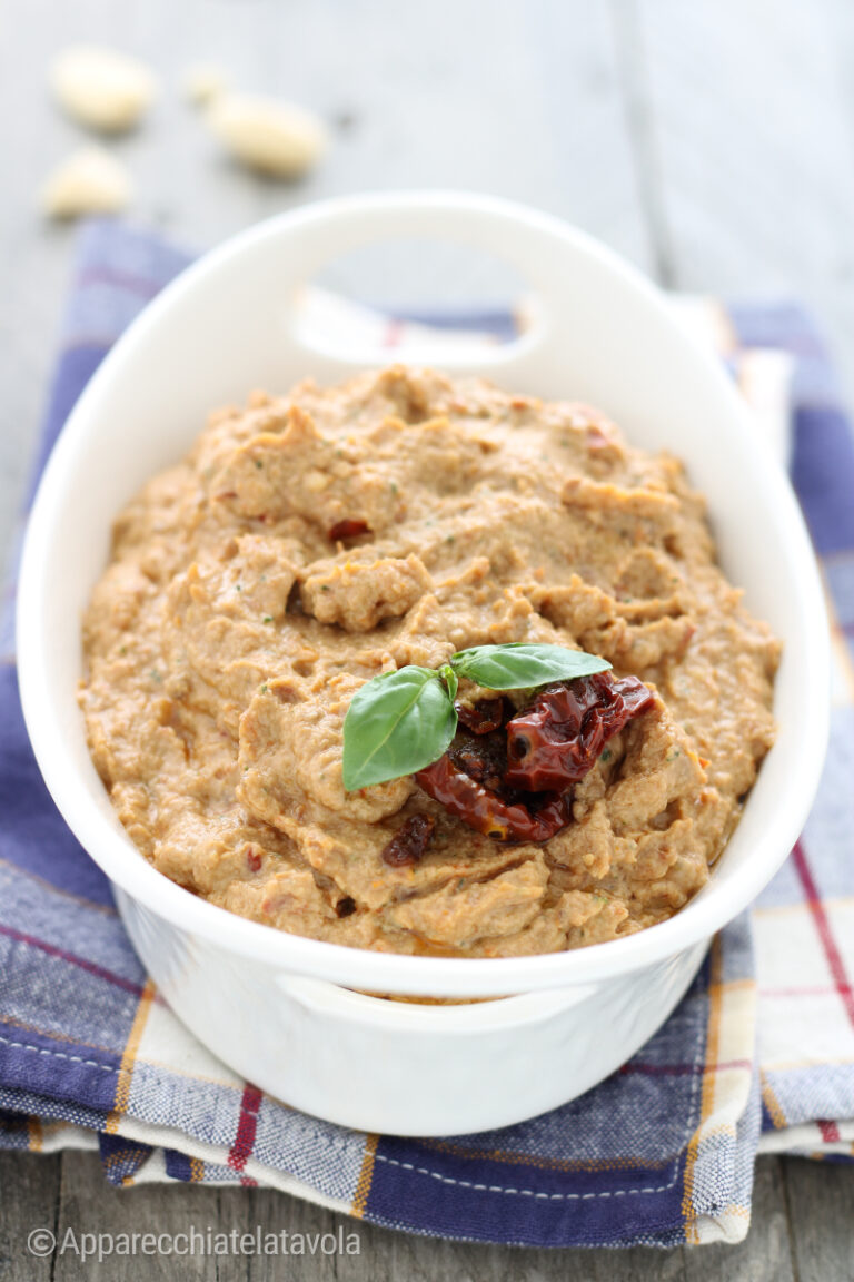 Pesto di pomodori secchi e ricotta con mandorle - Blog Giallozafferano