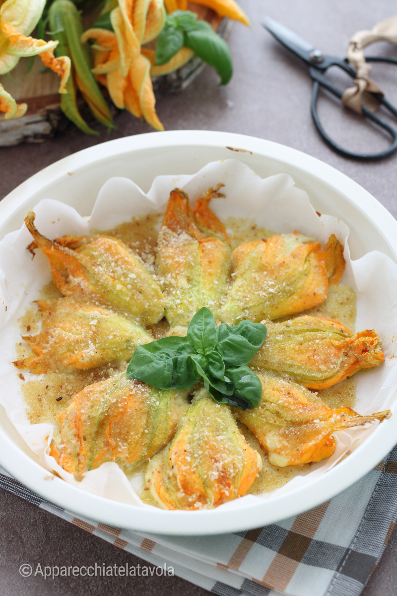 Fiori di zucchina ripieni con ricotta
