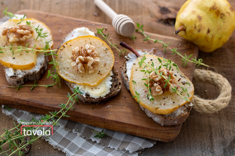 crostini pere e formaggio