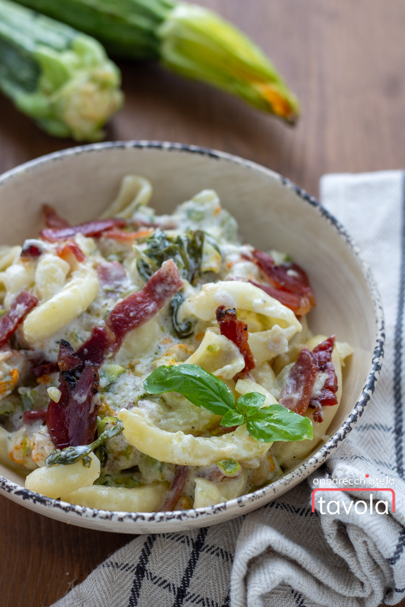 Pasta zucchine e speck cremosa