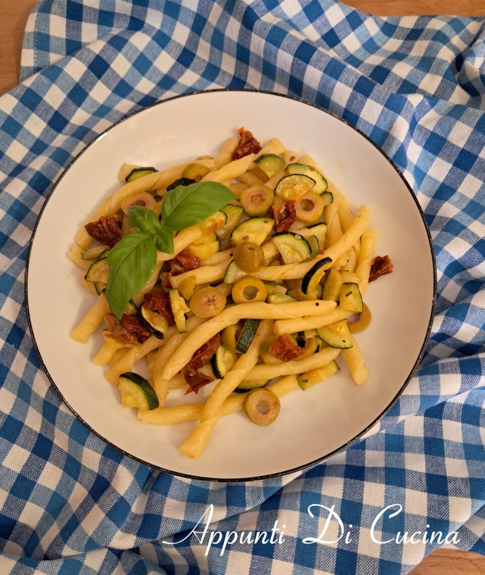 Fusilli napoletani olive e zucchine
