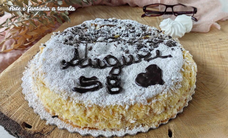 Millefoglie fatta in casa con crema pasticcera e meringa