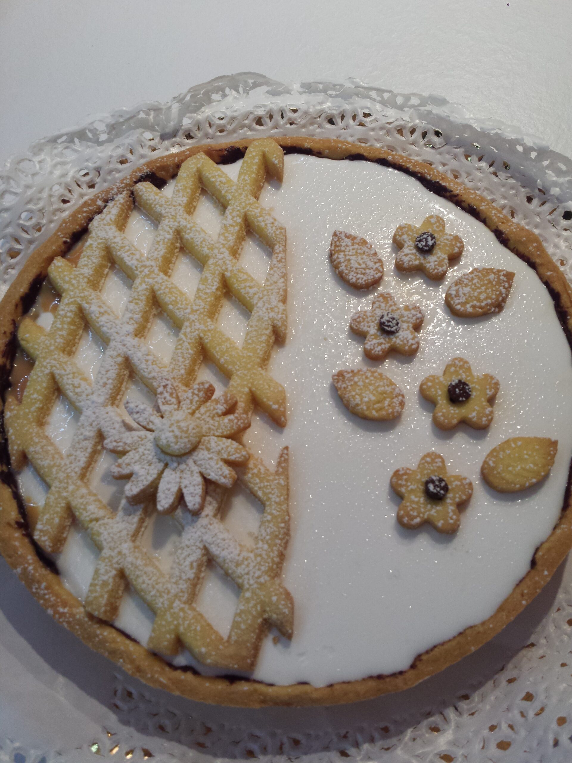 crostata moderna con panna cotta