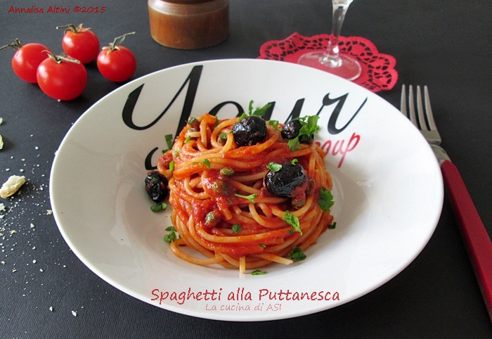Spaghetti alla puttanesca La cucina di ASI © 2015 Annalisa Altini
