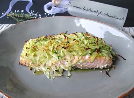 SALMONE AL FORNO CON PATATE E ZUCCHINE SALMONE AL FORNO CON PATATE E ZUCCHINE