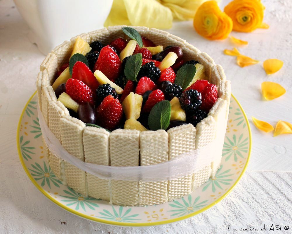 Dolce senza cottura con wafer crema e frutta