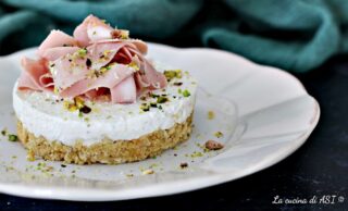 Cheesecake salata mortadella e pistacchi
