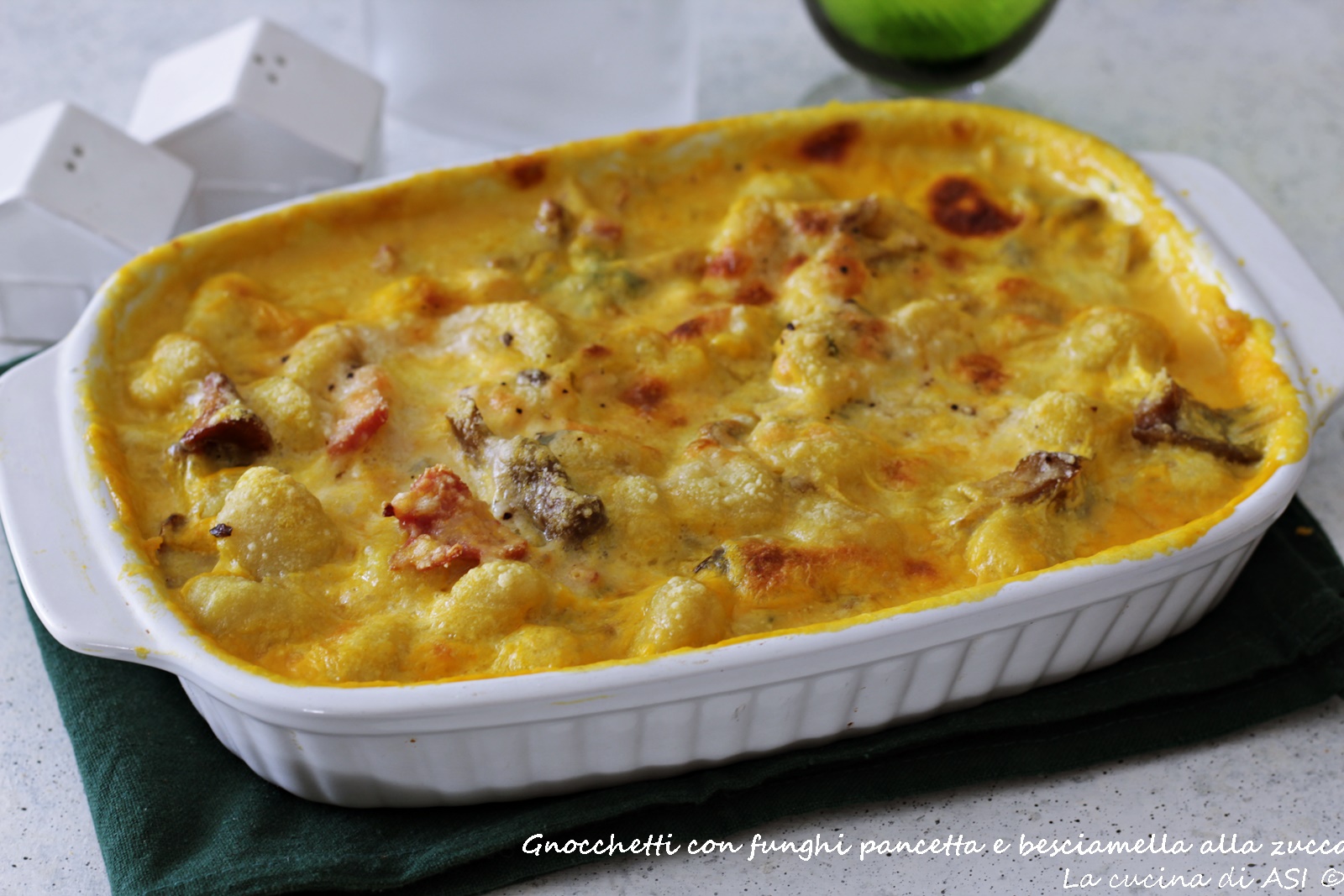 GNOCCHETTI-con-funghi-pancetta-e-besciamella-alla-zucca