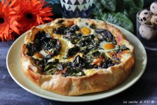 quiche salata con spinaci e uova di quaglia