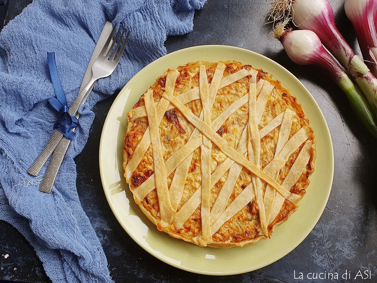 torta salata cipollotti feta e brisee vegetariana