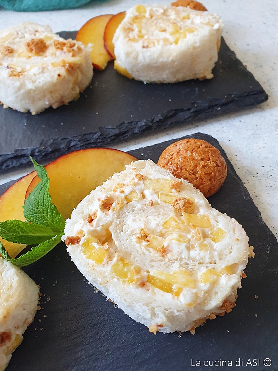 LE girelle dolci alle pesche e amaretti