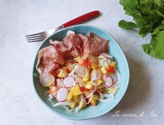 insalata con pesche finocchi e ravanelli