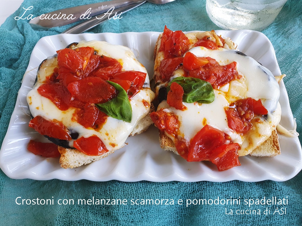 CROSTONI CON MELANZANE SCAMORZZA E POMODORINI SPADELLATI