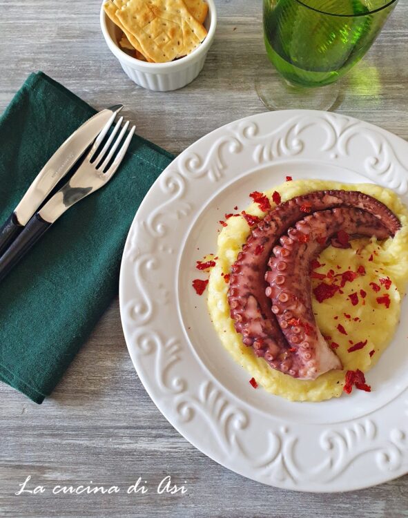 Polpo croccante con patate e peperone crusco