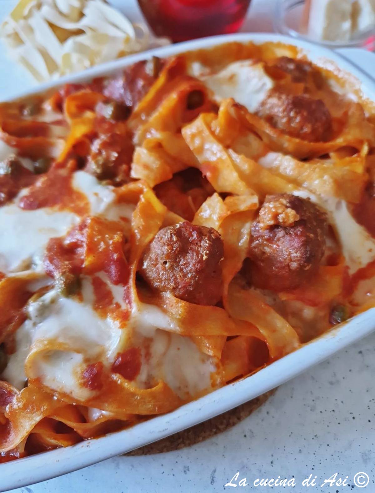 tagliatelle cremose con polpettine e piselli