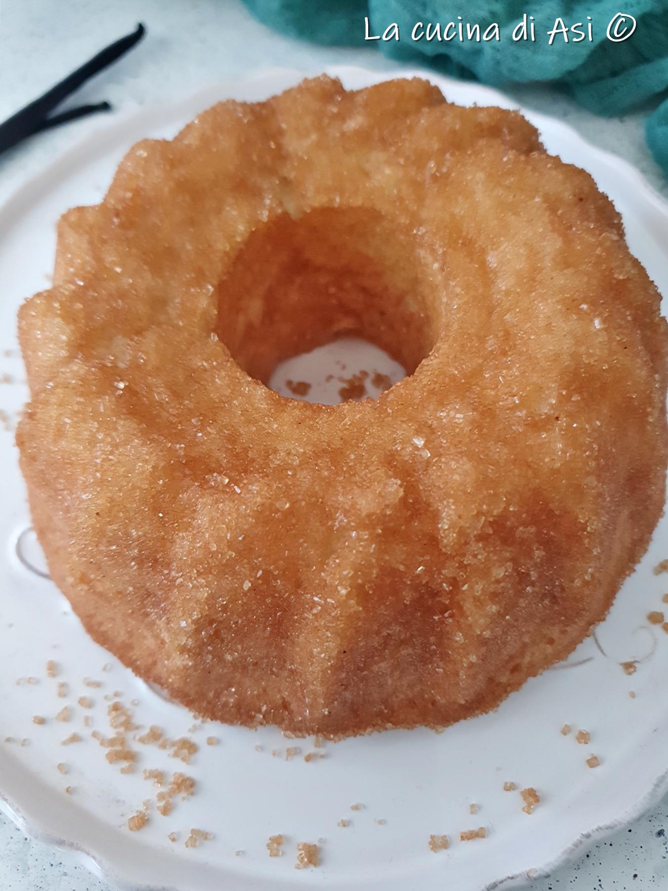 Torta agli albumi soffice con crosta caramellata