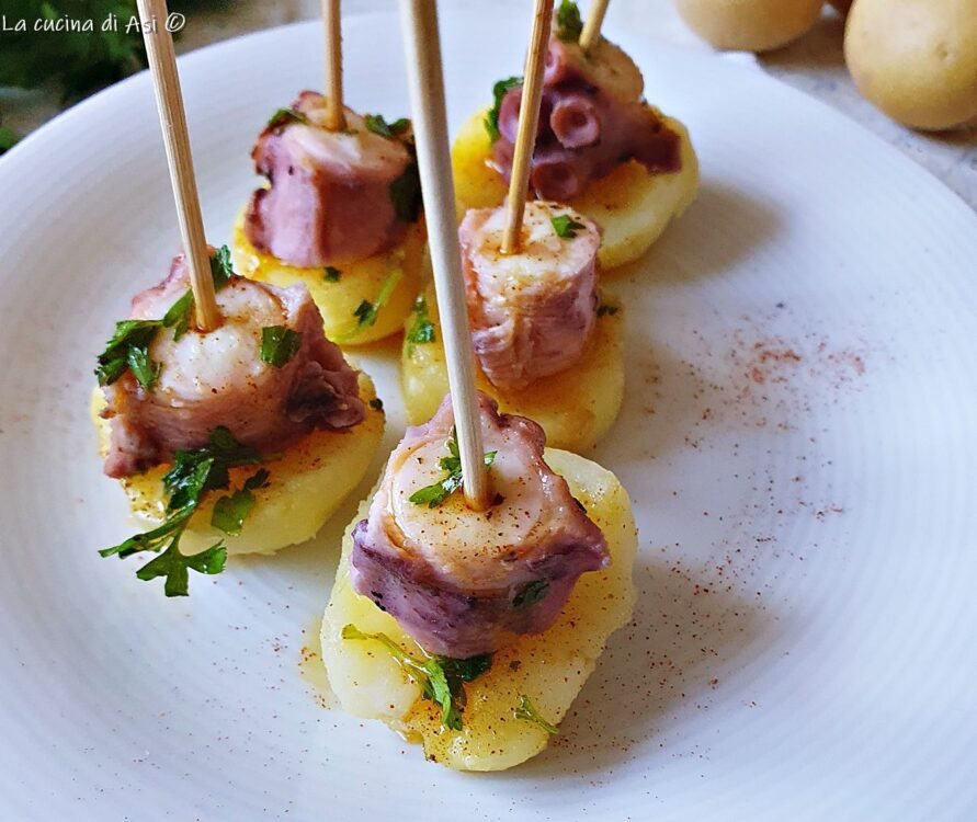 spiedini di polpo su patate lesse-antipasto sfizioso
