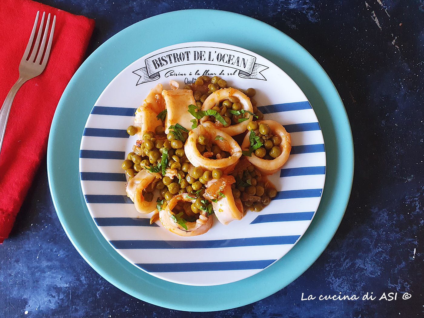 calamari in padella con piselli in umido