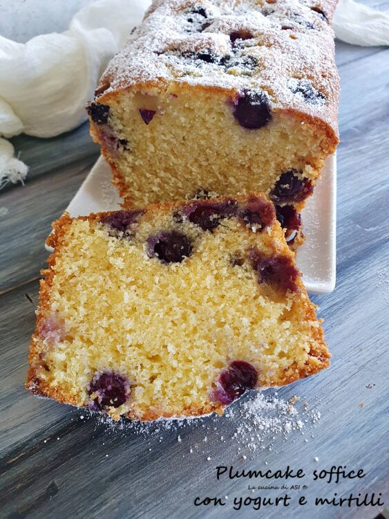 plum-cake soffice con mirtilli e yogurt