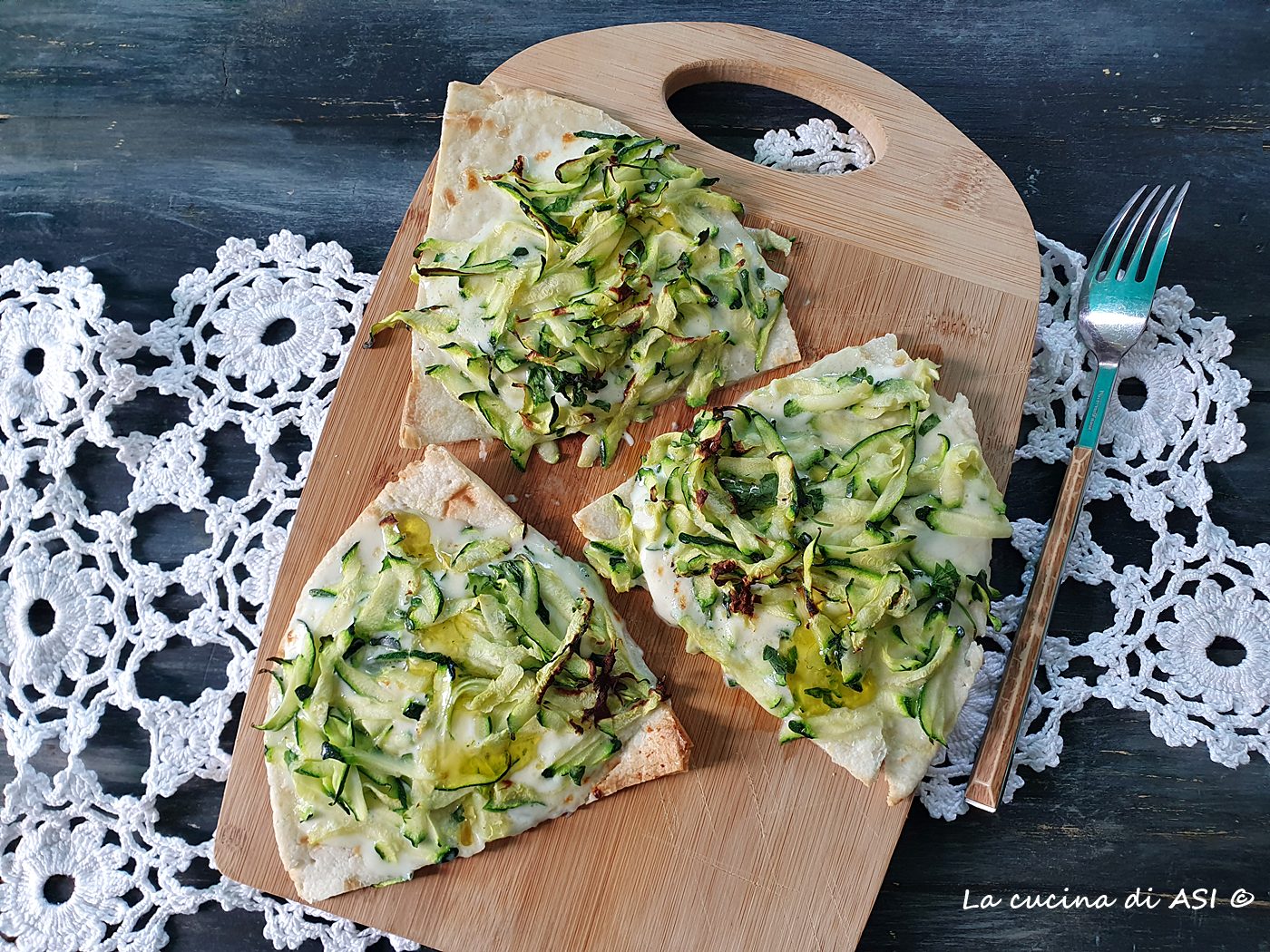 spicchi di piadina con zucchine e stracchino