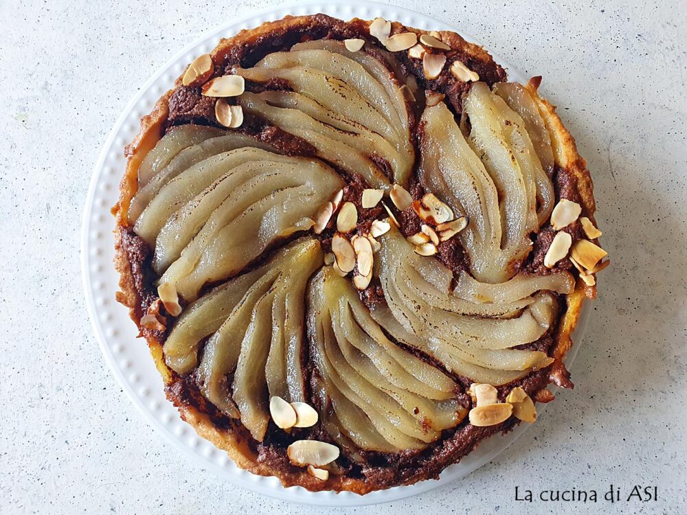 la crostata con pere sciroppate e frangipane al cioccolato