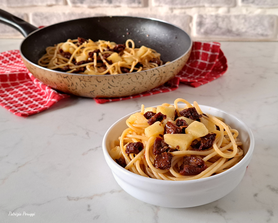 Spaghetti con Pomodorini Secchi e Patate1 firma miei